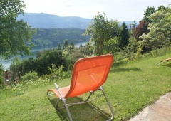 Schöne und ruhige Lage mit toller Aussicht auf den See und die Berge