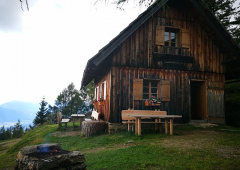 Tolle Hütte in toller Lage.