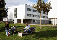 Achtung: es handelt sich um ein Studentenwohnheim.