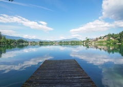 Besonders die ruhige und doch zentrale Lage direkt am See hat uns gefallen.