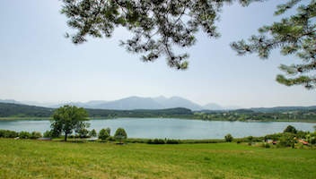 Urlaubsspaß am Badesee für die Familie mit Kindern