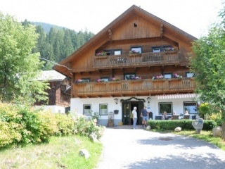 AMA zertifiziert - Mittagessen und Abendessen möglich