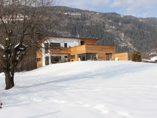 Seegrundstück mit Liegewiese und Seezugang